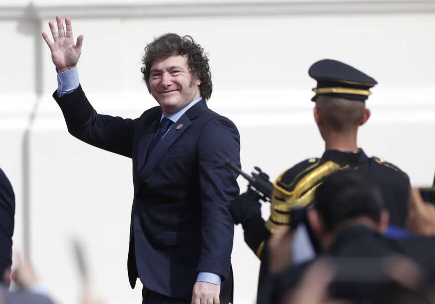 "On je idiot" Predsjednik Argentine BRUTALNO VRIJEĐAO PAPU, pa se izvinio i izjavio kako ga poštuje