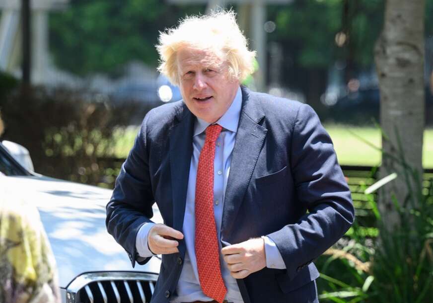 (VIDEO) BIZARAN NAPAD Bivšeg britanskog premijera Džonsona ujeo noj