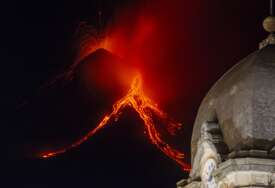 (FOTO) KULJAJU LAVA I PEPEO Vulkan Etna ponovo eruptirao, izdato i crveno upozorenje