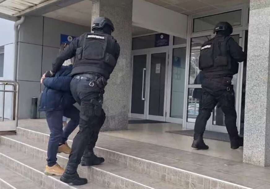 Krvavo razbojništvo u Gradišci: Otac i sin sa sučesnikom upali u kuću i vlasniku oteli 20.000 dolara i „turan“, evo na koliko su SVI OSUĐENI
