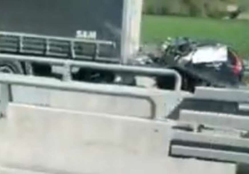 Tužilaštvo o stravičnoj saobraćajnoj nesreći kod Prnjavora: Poginule 3 osobe, ”volvo” UDARIO U PRIKOLICU KAMIONA