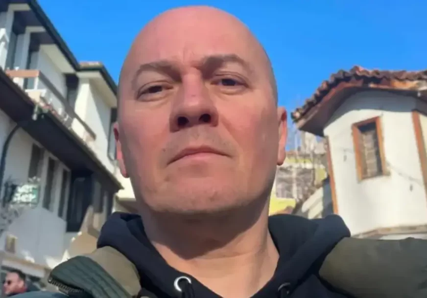 POZNANIK MU UPAO U KUĆU Napadnut sin muzičara grupe „S.A.R.S.“