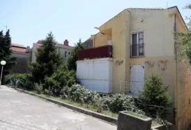 (FOTO) CECA IMA STAN U BEČIĆIMA Za njega niko nije znao, pjevačica o problemu oko nekretnine na Crnogorskom primorju
