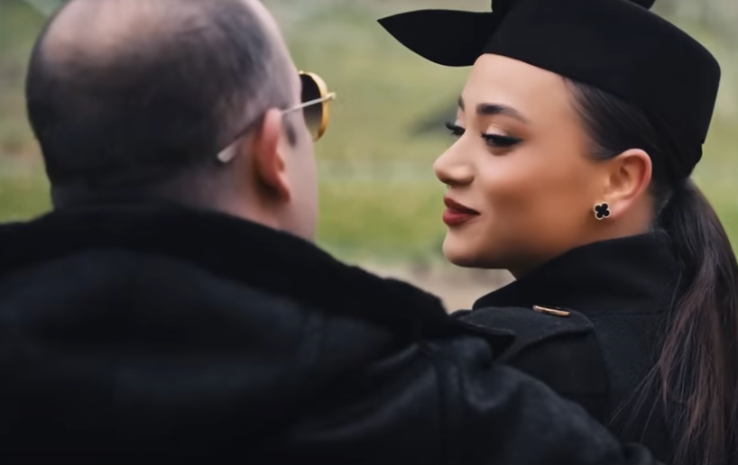 (VIDEO) "Sreća je rođena" Bračni par Emir i Tamara snimili prvu duetsku pjesmu