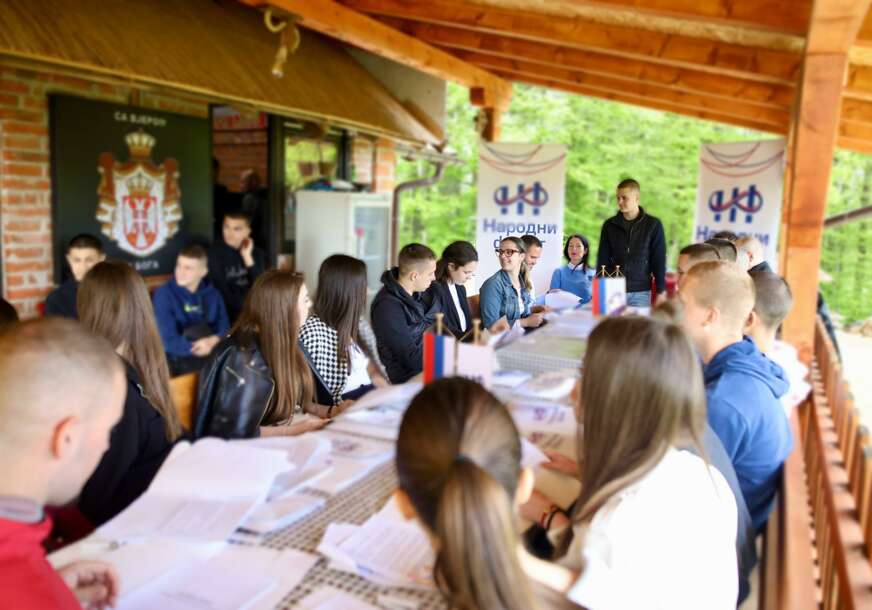(FOTO) OD EKONOMIJE DO SPORTA Savjet mladih Narodnog fronta Banjaluka usvojio program koji predviđa BESPLATNE ŠKOLARINE, evo na čemu će još insistirati