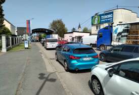 GUŽVA NA SVE STRANE Pojačan intenzitet saobraćaja na više graničnih prelaza u oba smjera