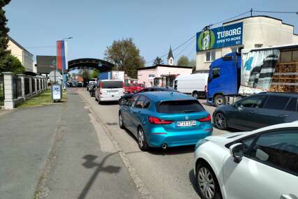 Gužva na graničnom prelazu Gradiška