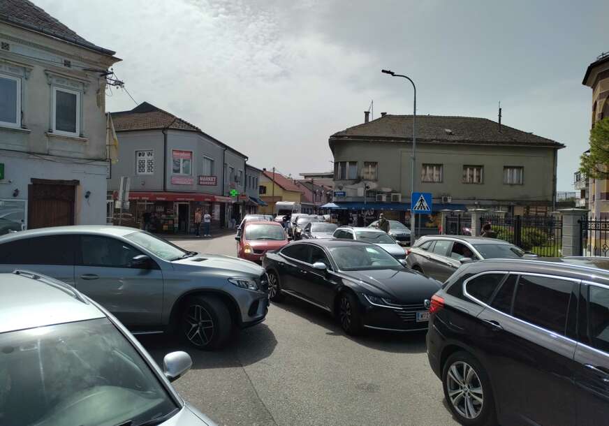 Gužva na graničnom prelazu Gradiška