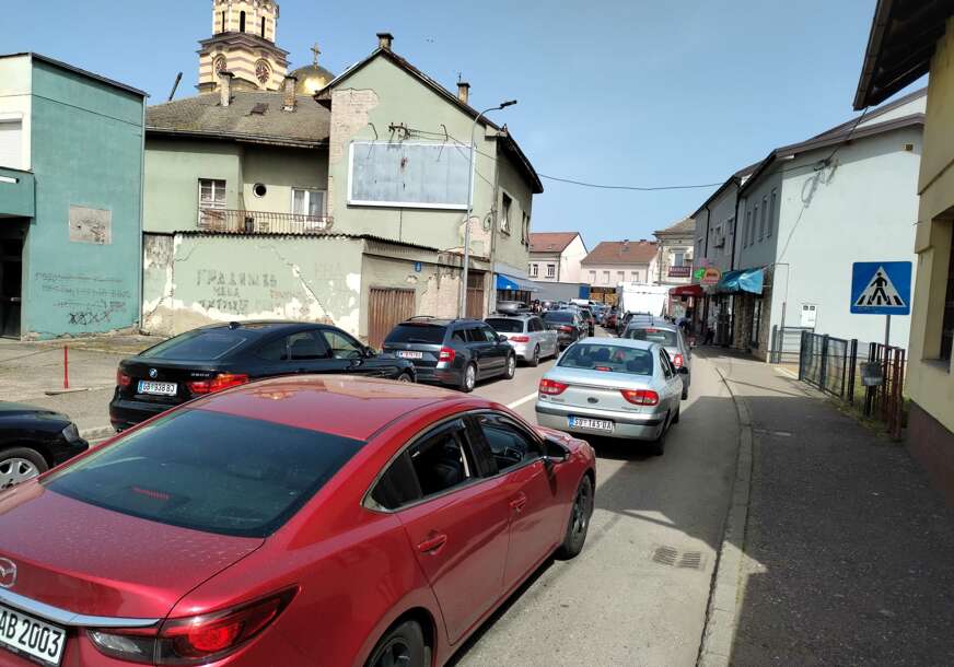 Gužva na graničnom prelazu Gradiška