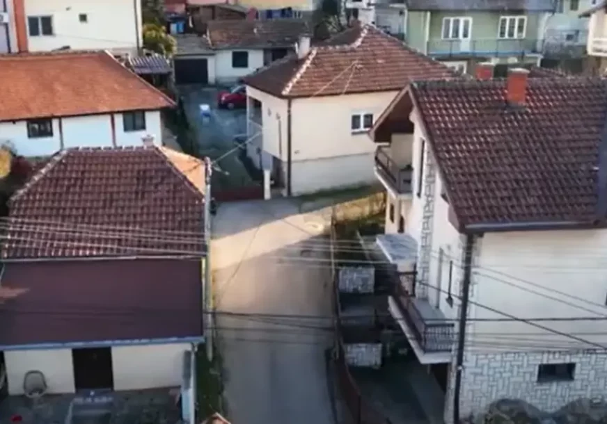 (VIDEO) OVO JE RODNA KUĆA SLAVNOG KOŠARKAŠA Oženio poznatu glumicu, a komšije ovako pričaju o njemu