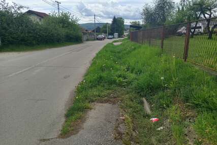 (FOTO) "Ne živi se samo oko Gradske uprave" Blago onima koji su u strogom centru Banjaluke, jer malo dalje ima i OGROMNIH RUPA I VISOKE TRAVE