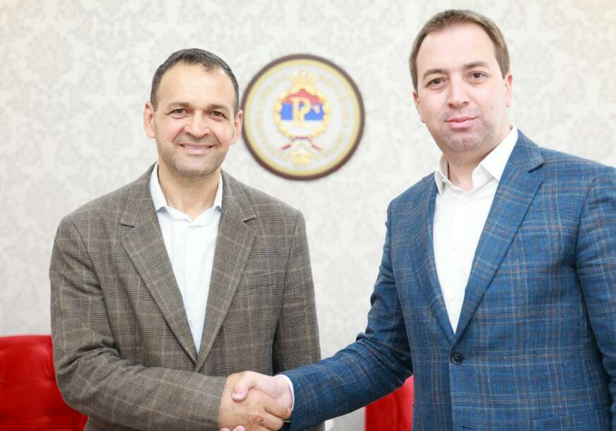 (FOTO) “Ostajemo otvoreni za sve časne i vrijedne ljude” Bivši ministar poljoprivrede Goran Perković pristupio Socijalističkoj partiji Srpske