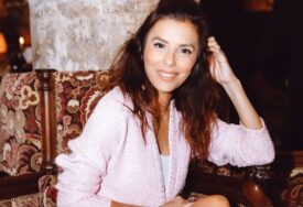 ODUŠEVILA STILOM Na ovaj način u isto vrijeme ćete izgledati PROFESIONALNO, a biće vam više nego udobno