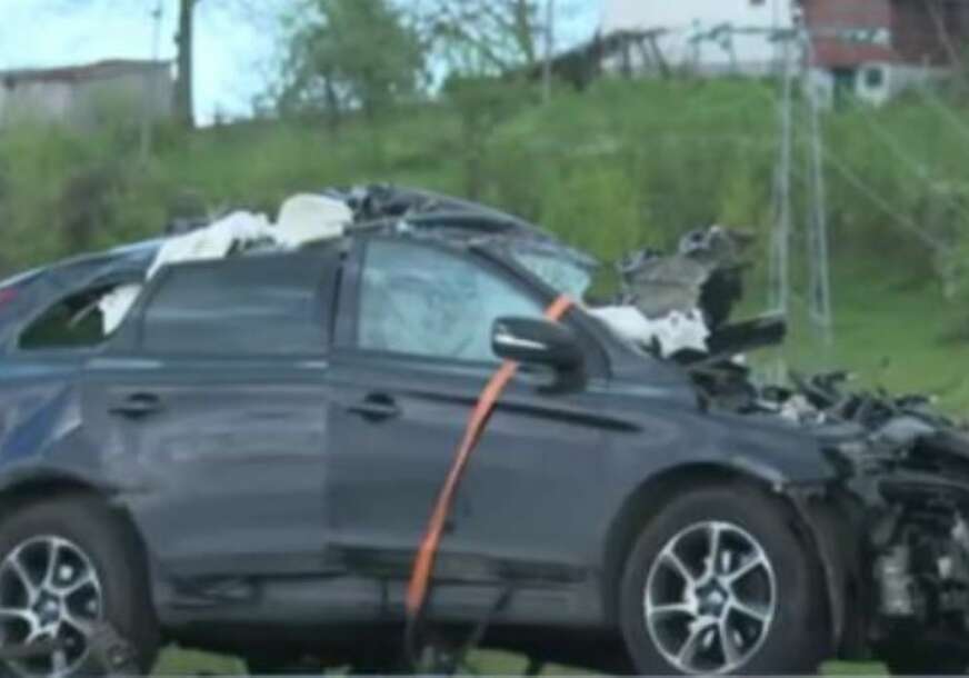 Smrskani automobil poslanika Srđana Todorovića