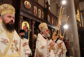 (VIDEO, FOTO) Tačno u ponoć: Vladika Јefrem služio vaskršnju liturgiju u Sabornom Hramu Hrista Spasitelja