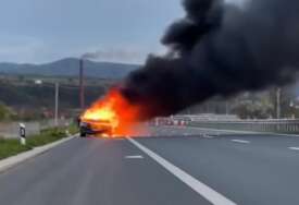 BUKTINJA U TOKU VOŽNJE Zapalio se automobil vlasnika "Herceg televizije"