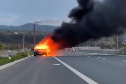 BUKTINJA U TOKU VOŽNJE Zapalio se automobil vlasnika "Herceg televizije"