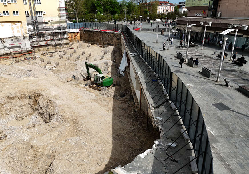 ZAŠTITNA OGRADA NA GRADILIŠTU HOTELA PALAS 