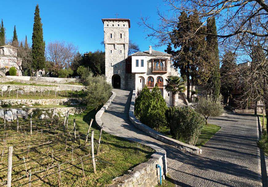 manastir Tvrdoš