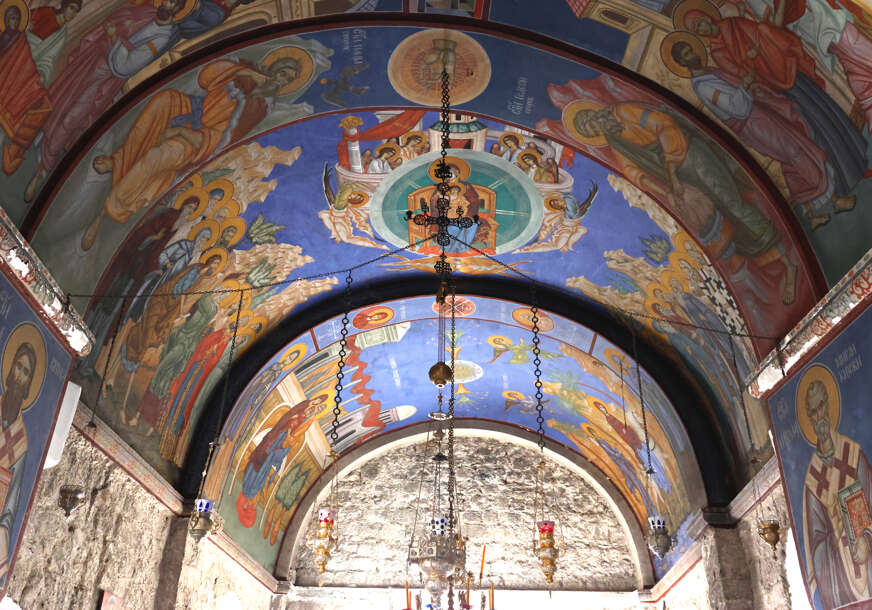 manastir Tvrdoš unutrašnjost ikonostas