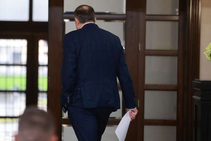 (FOTO) "Dodik će da ispari" Kako se vlast u Srpskoj posula pepelom