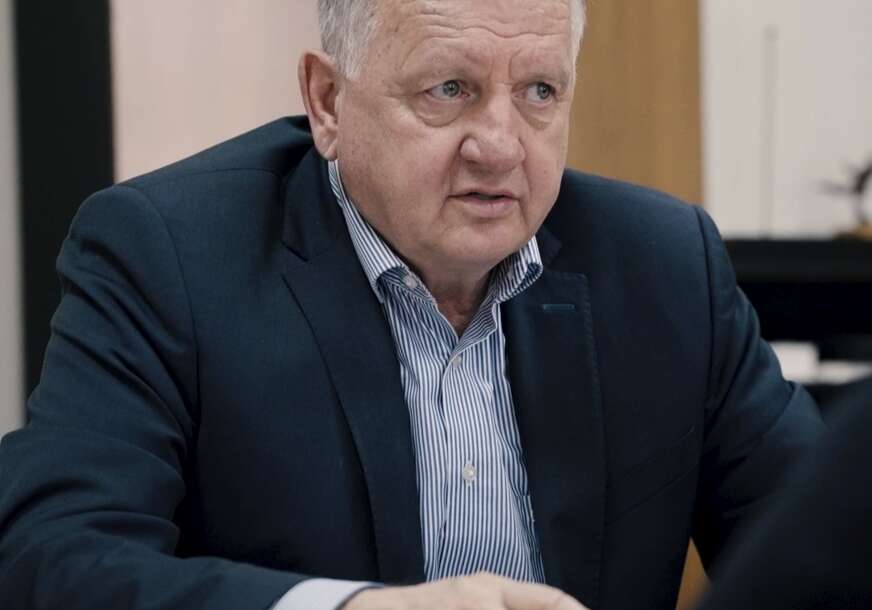 "Još sam u hodniku" Škrebića jutros dočekala ZAKLJUČANA VRATA KANCELARIJE, čeka policiju da uđe