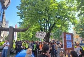 (FOTO) FENOMENALAN DOČEK U BEČU Studenti maratonci nastavljaju da špartaju prema Briselu, njihove kolege se sastale sa Martom Kos