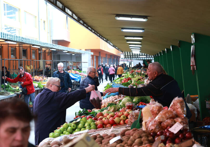 prodaja voća i povrća na banjalučkoj tržnici 