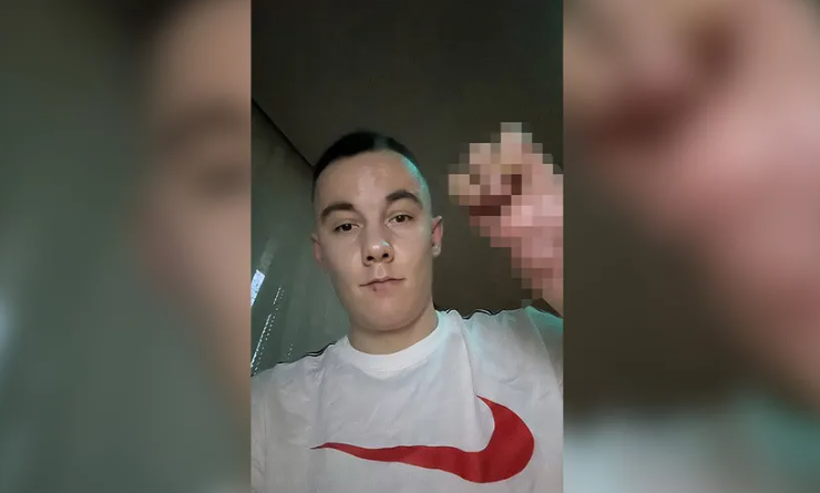 (FOTO) Kao da ga prati zla sreća: Veljko (23) cijelog života suočen sa teškim životnim situacijama, odrastao bez majke i oca, a na njivi mu mašina usisala ruku, sada moli za pomoć