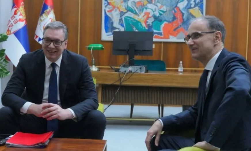 (FOTO) Prvi sastanak sa novim mandatarom: Vučić poželio mnogo uspjeha Macutu