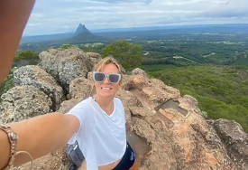 (FOTO) Otišla na večeru sa prijateljima i POŽALILA SE na ovo: Kćerka (23) političara IZNENADA PREMINULA na odmoru u Italiji