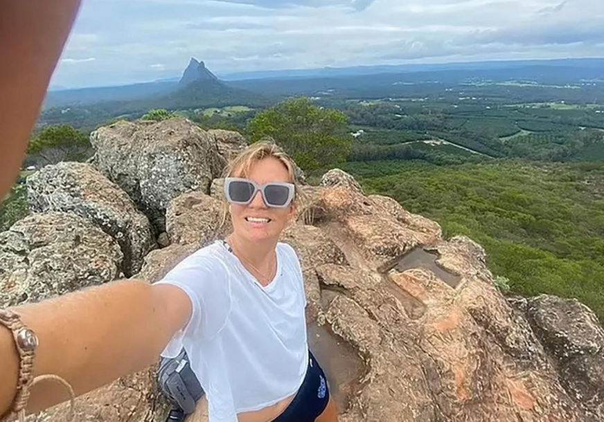 (FOTO) Otišla na večeru sa prijateljima i POŽALILA SE na ovo: Kćerka (23) političara IZNENADA PREMINULA na odmoru u Italiji