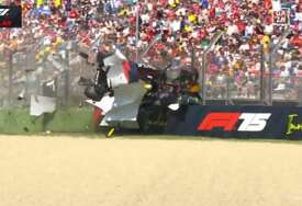 (VIDEO) BOLID SE OKRETAO I RASUO U POTPUNOSTI Prizori stravične nesreće na startu kvalifikacija Formule 1 lede krv u žilama