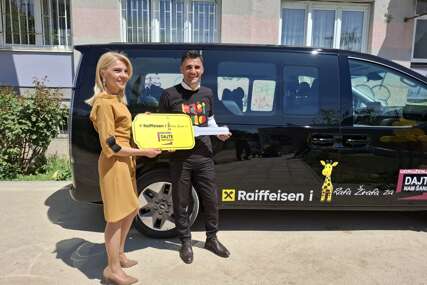 (FOTO) Raiffeisen uručio vrijednu donaciju Udruženju „Dajte nam šansu“