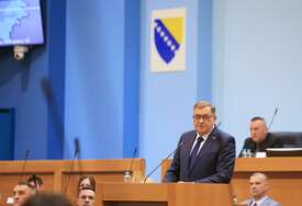 Dodik oštro udario po Šmitu, potkačio opoziciju, pa svojim kritičarima prkosno poručio "Možete da me hapsite, MOŽETE DA ME UBIJETE, ali  ovdje nećete naći podanika"