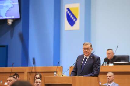 Dodik oštro udario po Šmitu, potkačio opoziciju, pa svojim kritičarima prkosno poručio "Možete da me hapsite, MOŽETE DA ME UBIJETE, ali  ovdje nećete naći podanika"