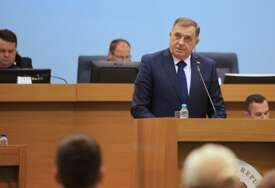DŽEKPOT ILI EKOLOŠKA KATASTROFA Dodik "dijeli" rijetke minerale ko 50 KM na mitingu, a zauzvrat TRAŽI OVO