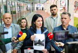 (FOTO) "Svi ćute na sraman akt o uklanjanju srpskih spomenika" Trivićeva zajedno sa Dubravcem i Dončićem predala Vladi RS inicijativu za izmjenu i dopunu Zakona o grobljima