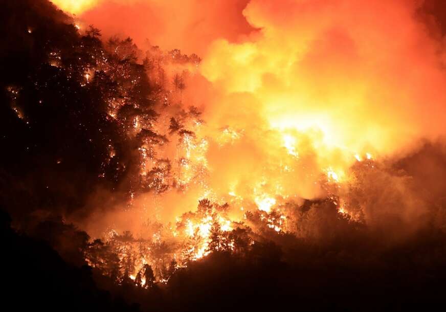 (VIDEO, FOTO) "To je znak klimatskih promjena" Masovne evakuacije u Kanadi, prvi put IZBILI POŽARI u svim regionima