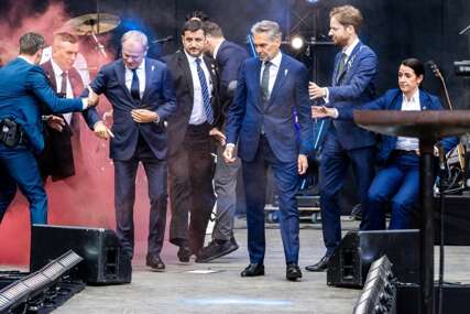 NEMILE SCENE U VAGENINGENU Bačena dimna bomba na holandskog i poljskog premijera