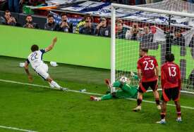 DŽONSON DOVOLJAN ZA TROFEJ Vikario odbio sve nalete Junajteda, osigurao pehar "pijevcima" i Ligu šampiona