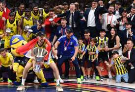 (FOTO) Kakav otac, takav sin: Gudurića u velikom finalu BODRIO NASLJEDNIK a njihova fotografija “zapalila” društvene mreže