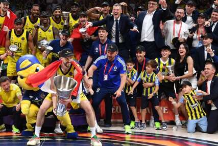 (FOTO) Kakav otac, takav sin: Gudurića u velikom finalu BODRIO NASLJEDNIK a njihova fotografija “zapalila” društvene mreže