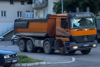 (VIDEO) "OVO JE ČUDO FIZIKE" Gore društvene mreže, ovako se vozi kamion bez jednog točka