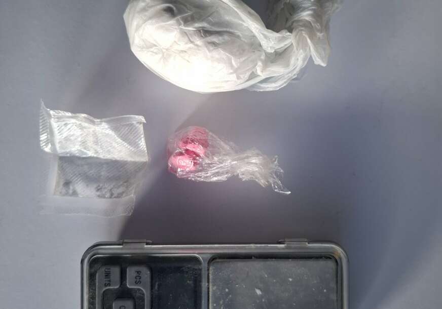 Hapšenje u Bratuncu: Policija u pretresu pronašla ekstazi i spid
