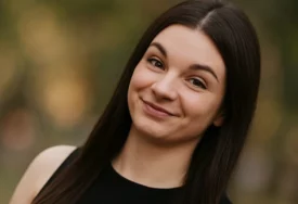 (FOTO) GORDANA (15) IZGUBILA ŽIVOT ISPRED KUĆE Tinejdžerku iz Gacka pregazio vozač kamiona, neutješna porodica traži pravdu