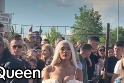 (FOTO) "Ima li ona roditelje, ovo je PARADA STRIPTIZA" Maturantkinja uznemirila Balkan izborom haljine, pljušte komentari
