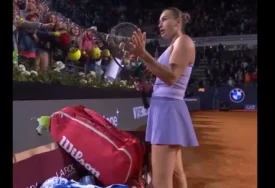 (VIDEO) Potez najbolje teniserke oduševio planetu:  Nakon što je Ukrajinka odbila da se rukuje, Sabalenka je ovo radila