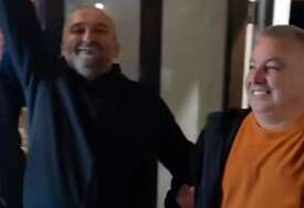(VIDEO) Od školskih performansa do političke scene: Pobjednik izbora u hrvatskom gradu slavio u gaćama