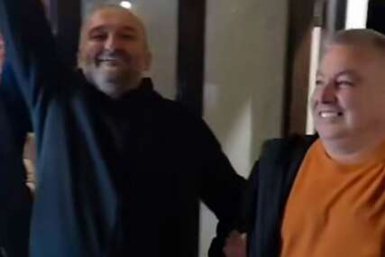 (VIDEO) Od školskih performansa do političke scene: Pobjednik izbora u hrvatskom gradu slavio u gaćama